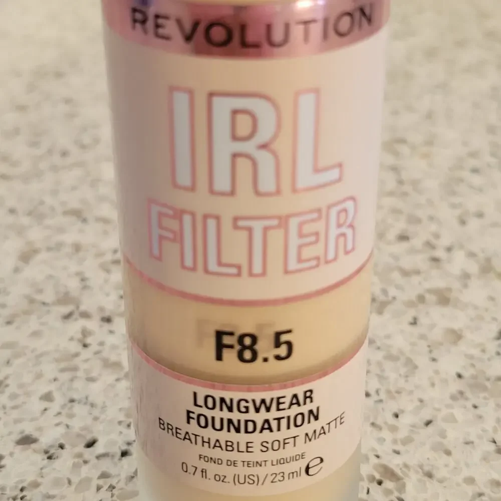 NEW Makeup Revolution F8.5 IRL Filter Longwear Liquid Foundation Soft Matte 16HR
